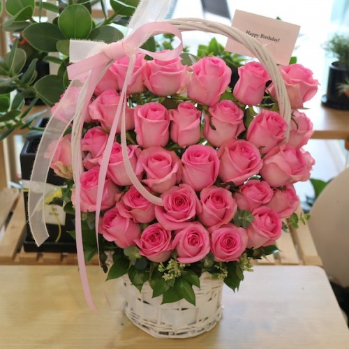 designer 30 pink roses basket